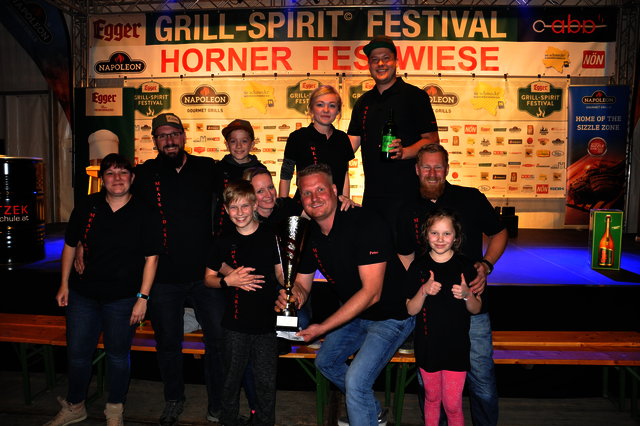 Das Team von PSM Smoker on Tour feiert den 3. Platz bei  der Austrian Dutch Competition